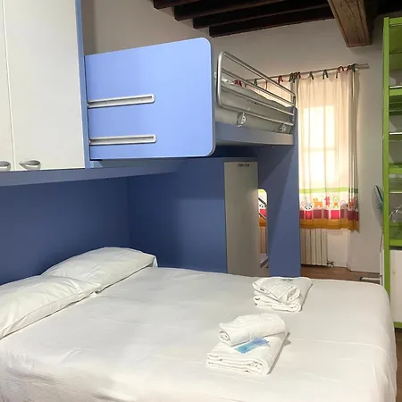 Apartamento Casa Storica Per 9 Ospiti Nel Quadrilatero Romano!